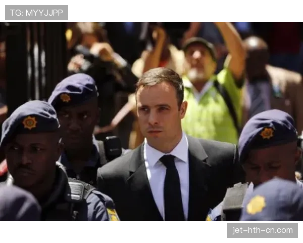 刷到奥斯卡·皮斯托瑞斯家里晚餐照，餐桌比我全年工资还长