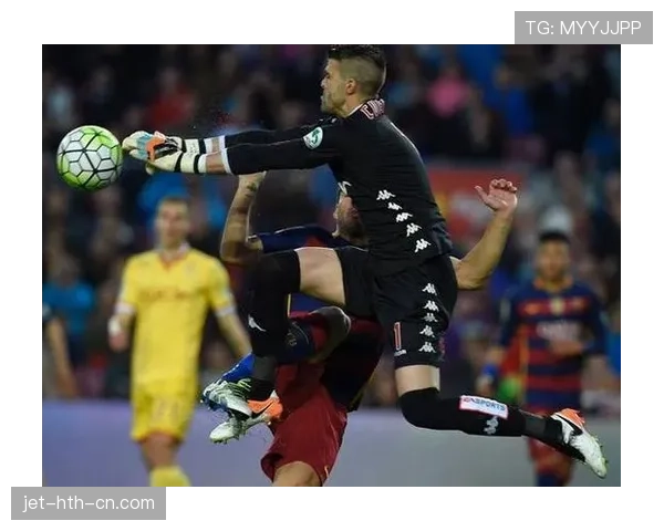 冲撞门将的判罚标准为何经常引发争议？规则细节全面解析