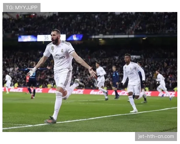 本泽马如何从战术支点成长为皇马进攻核心？